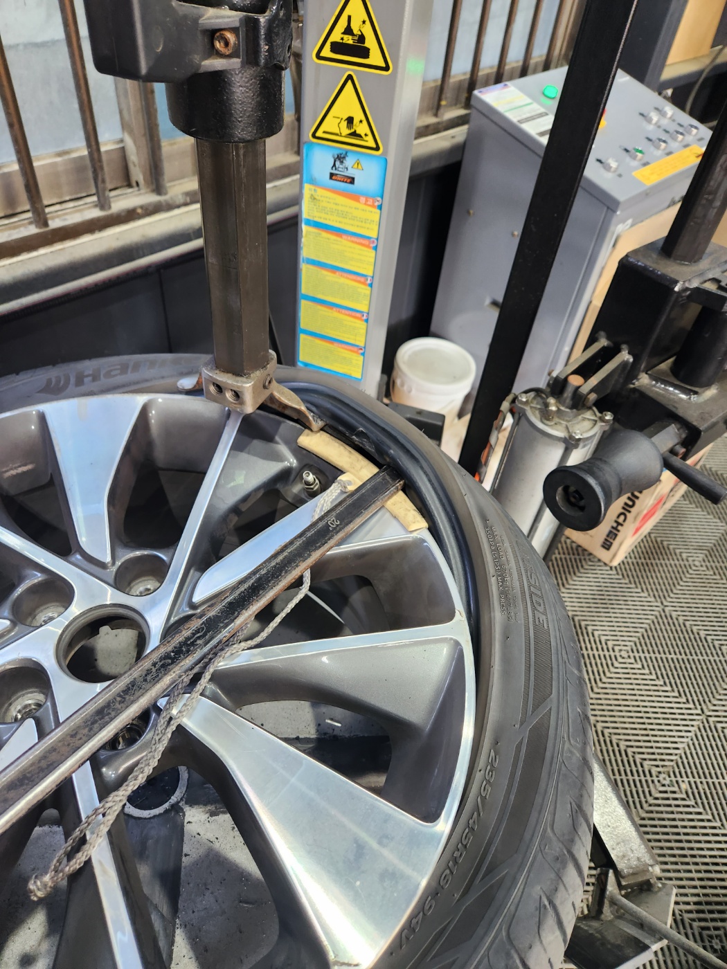 /user/k/kingkongtire/editor/2305/1424f67056bb6a2026331344791dbedb_1685059436_3984.jpg 이미지크게보기