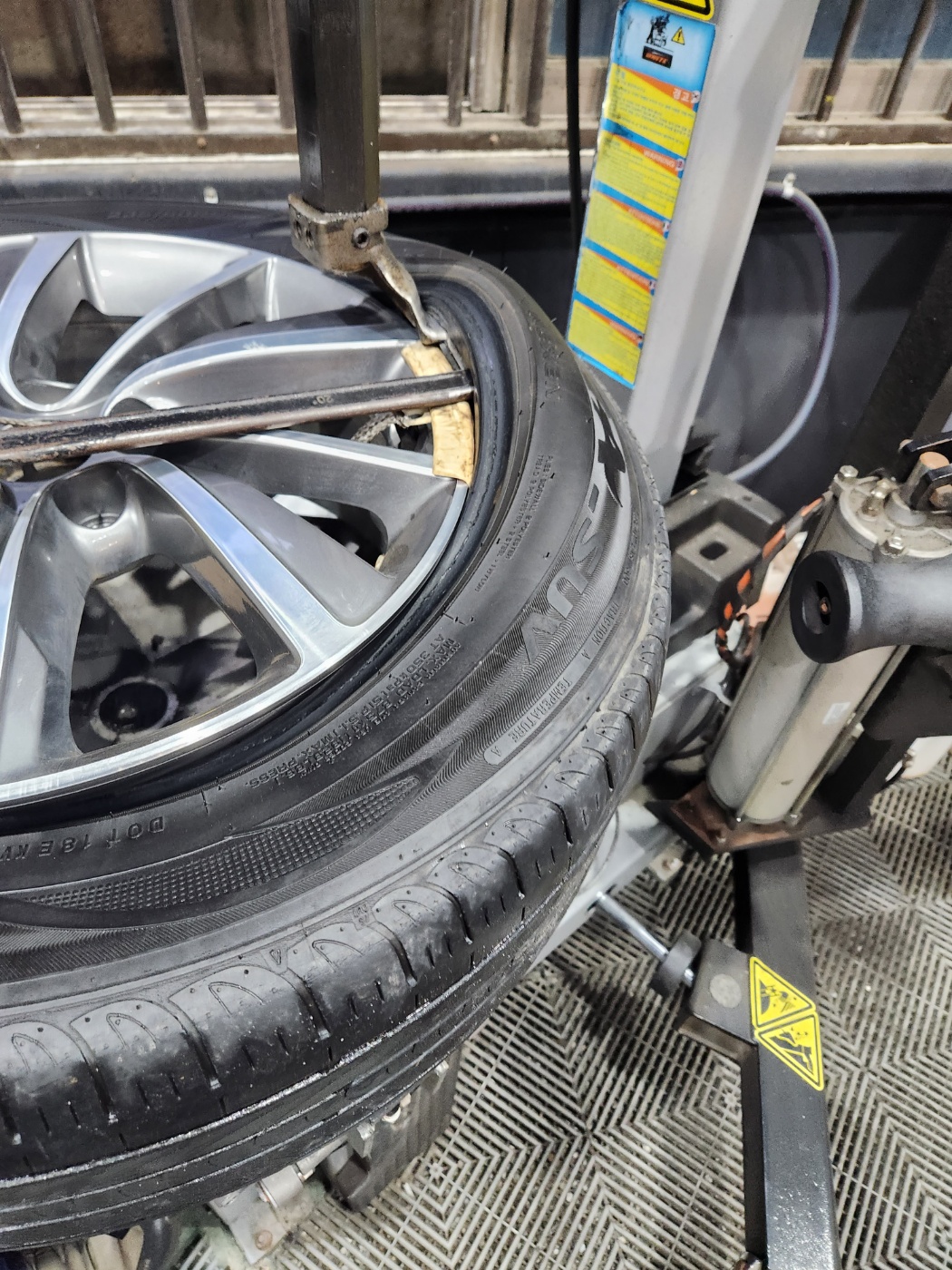 /user/k/kingkongtire/editor/2308/b95ec5580b5368972cc97945f072d348_1693352343_2084.jpg 이미지크게보기