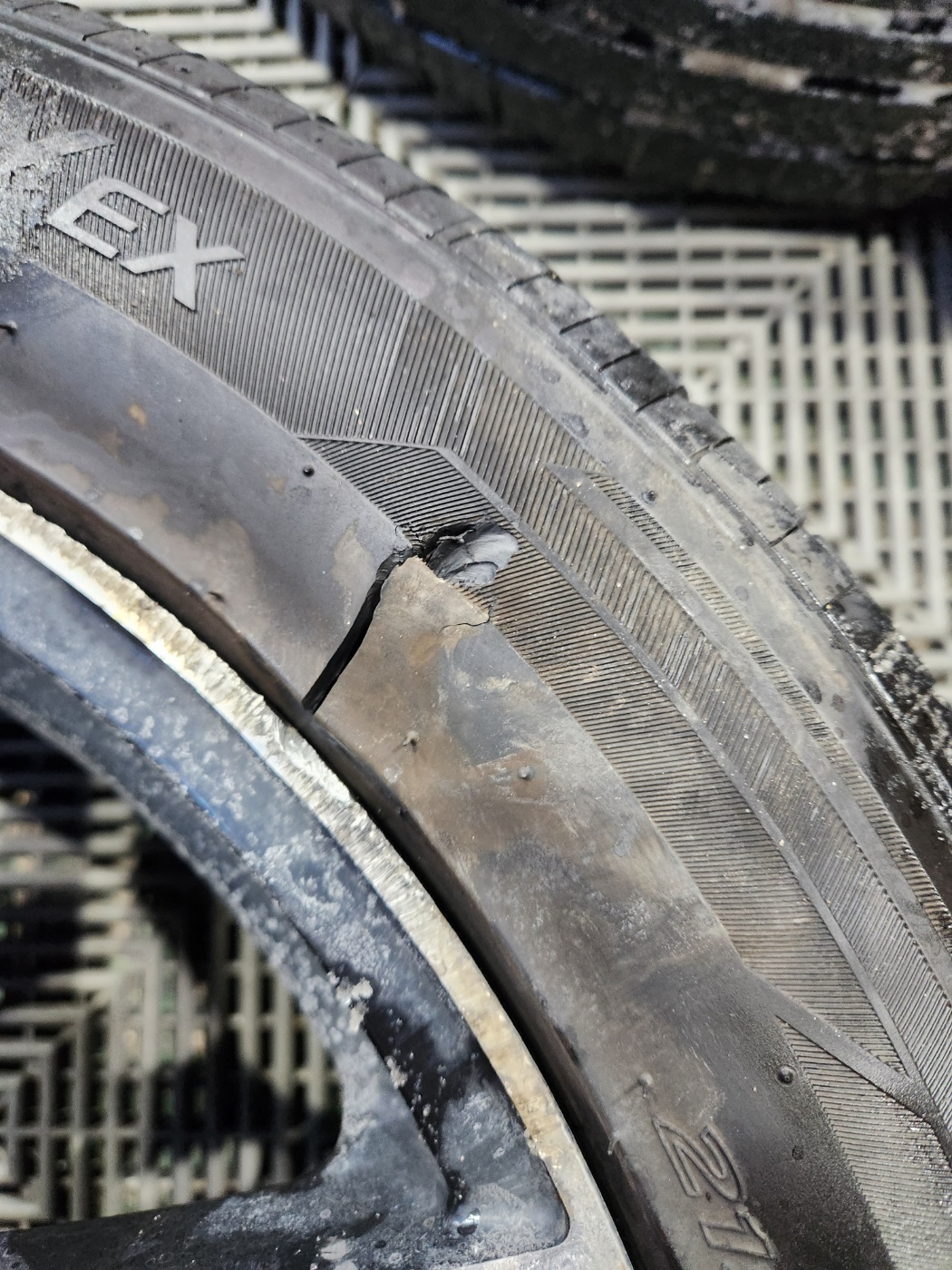 /user/k/kingkongtire/editor/2312/6108d6e8d32ae7f499d2af93496de6b5_1702864948_1269.jpg 이미지크게보기