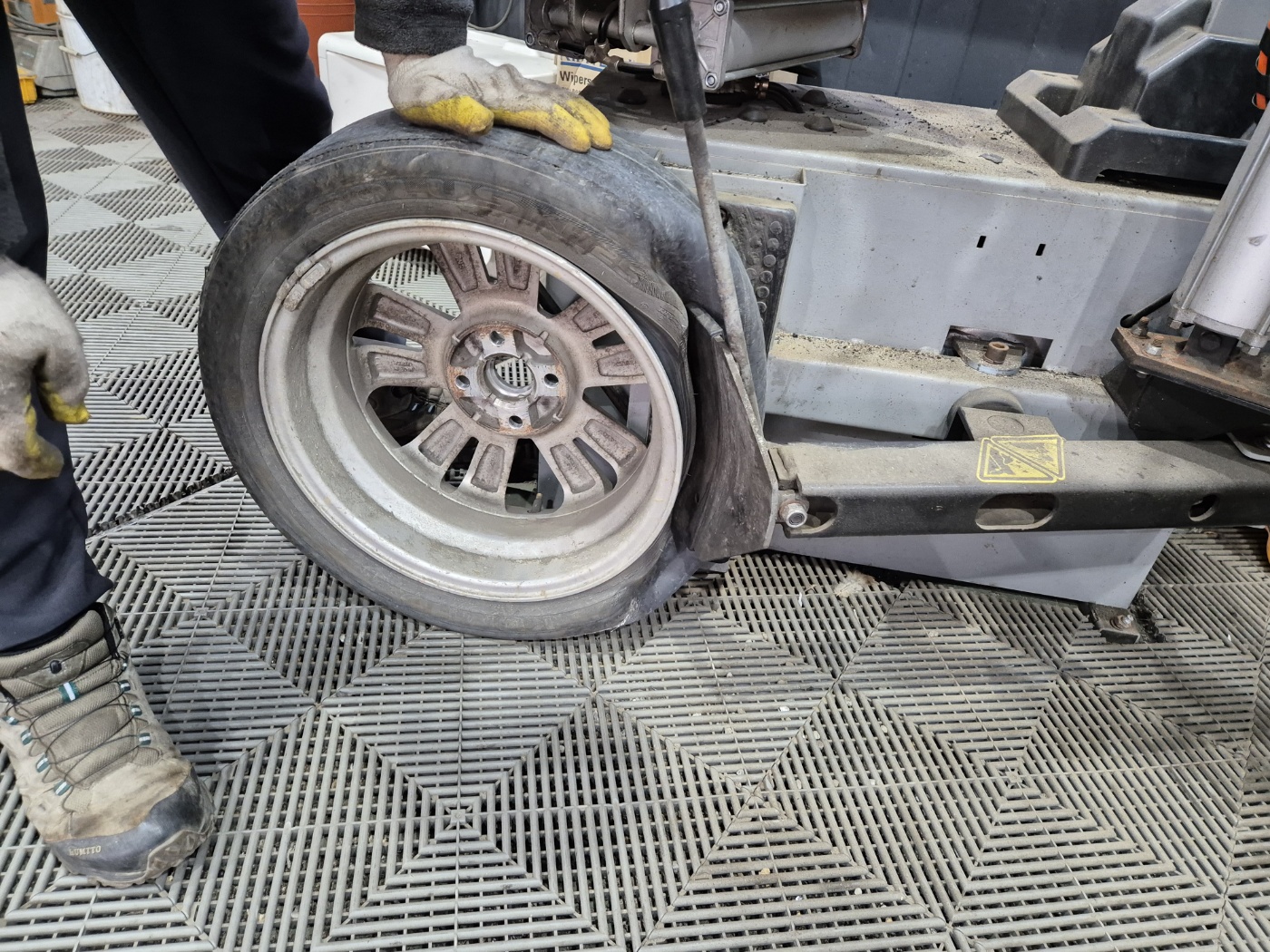 /user/k/kingkongtire/editor/2402/c641e7ad53b261798f0addf39950c69f_1708235965_9888.jpg 이미지크게보기