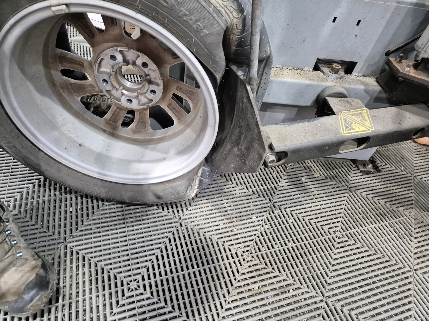 /user/k/kingkongtire/editor/2402/c641e7ad53b261798f0addf39950c69f_1708236011_504.jpg 이미지크게보기